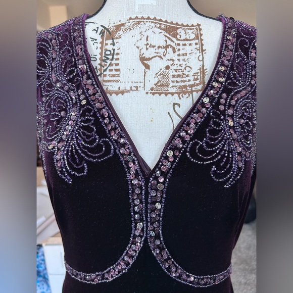 Alex Evening Gorgeous Beaded Deep Purple Stretch Velvet Formal Dress size 8 - Picture 2 of 11